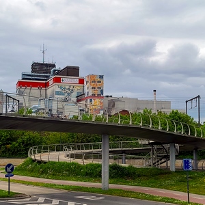 Une usine et des passerelles pour piétons - Belgique  - collection de photos clin d'oeil, catégorie paysages